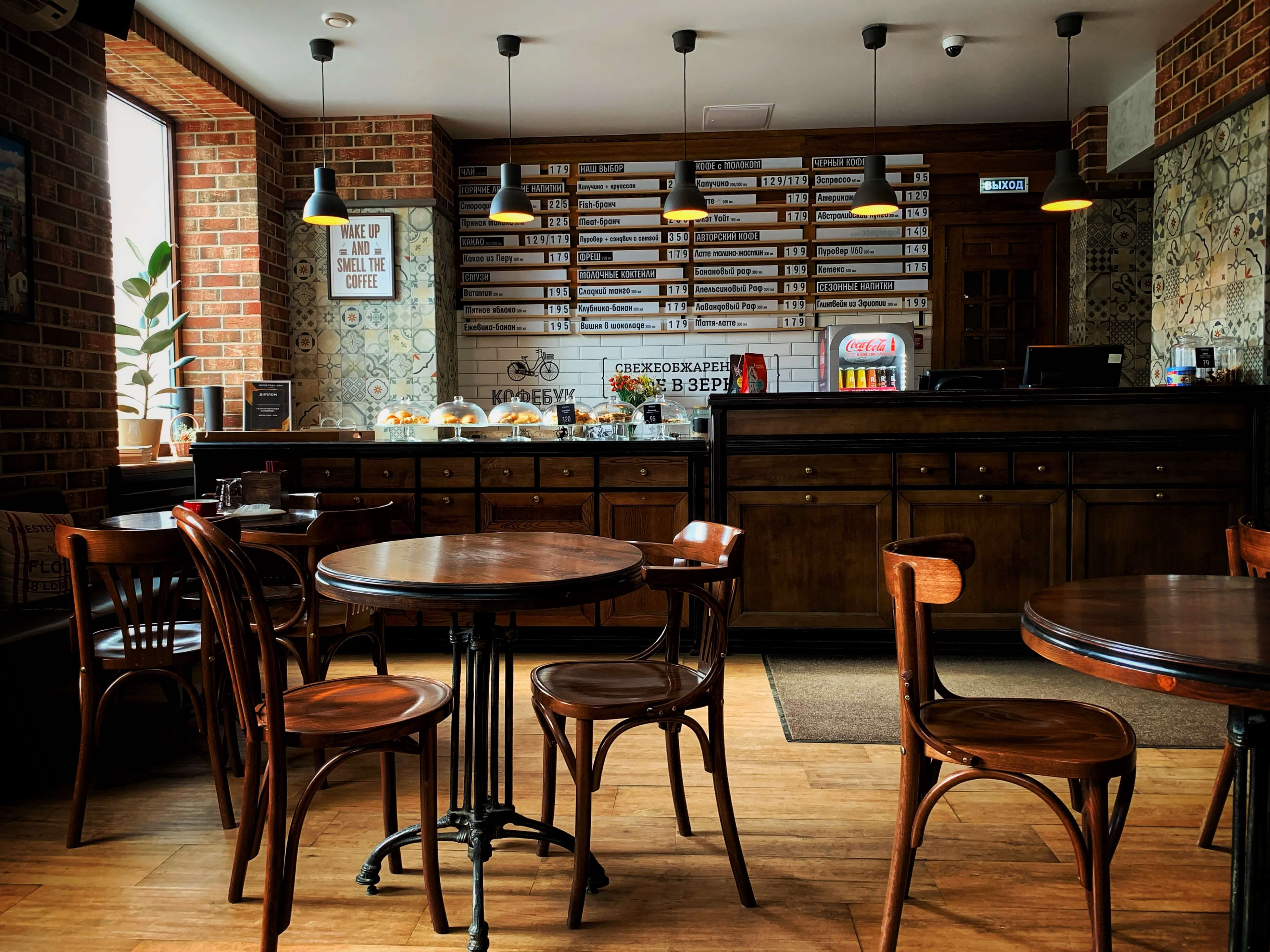 Lantai Parket dan Vinyl Untuk Usaha Bakery/Cafe-mu!