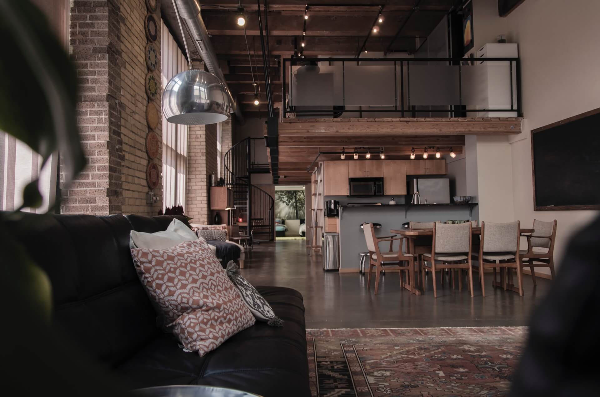 Lantai Kayu Buat Bikin Loft Jadi Keren