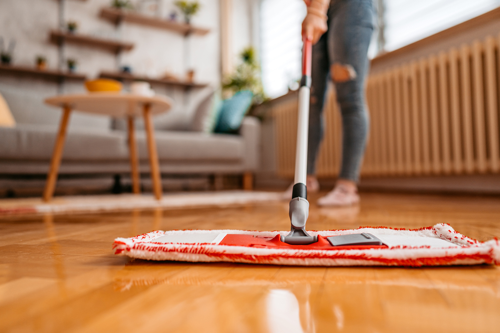 10 Cara Menjaga Lantai Kayu Agar Tahan Lebih Lama